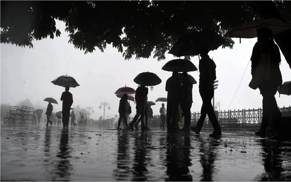 আজও বর্ষণে তোলপাড়