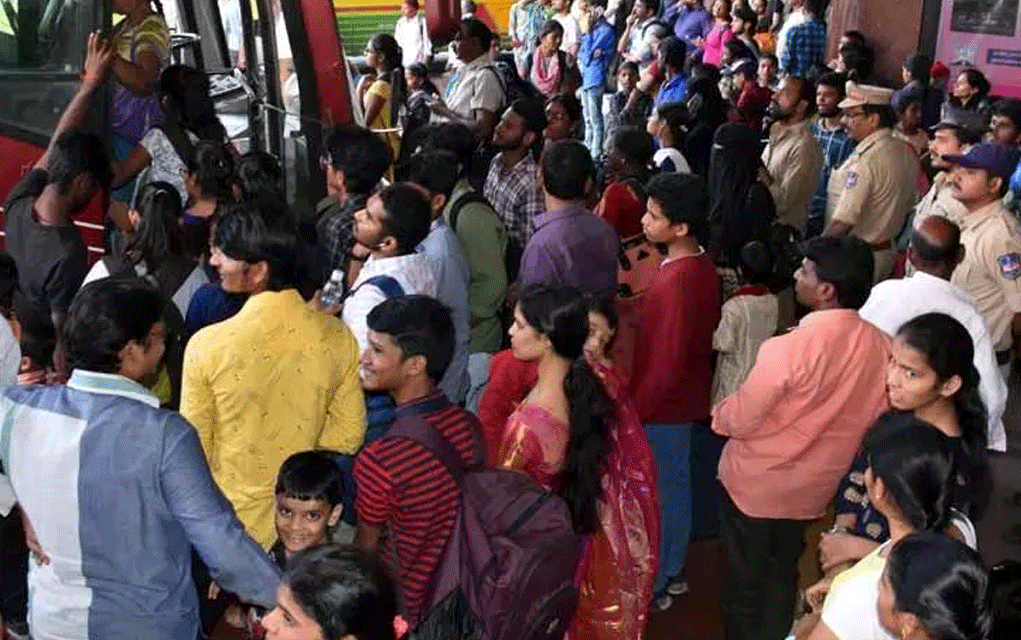 ইচ্ছাকৃতভাবে তৃণমূল কর্মীদের বাসটি থামানো হয়েছে