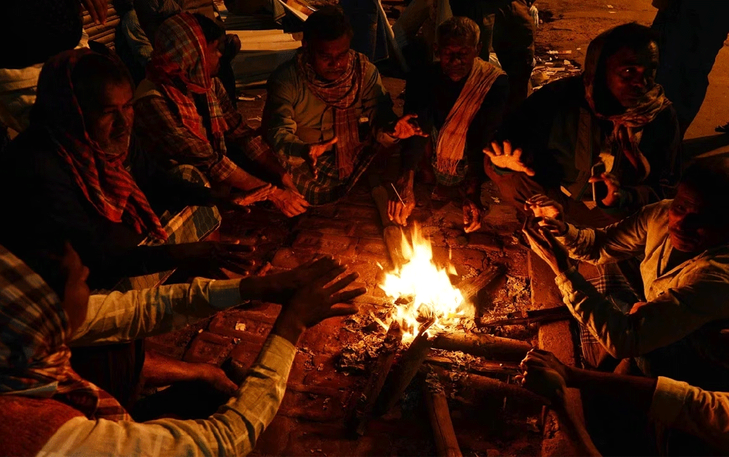 শিলিগুড়ি কুয়াশার চাদরে ঢাকা পড়েছে