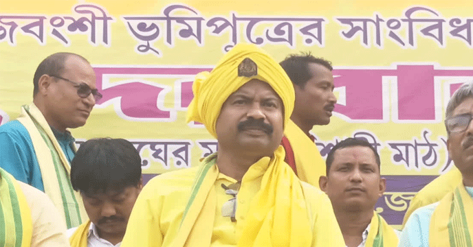 Subhash Burman১০ বছর পর মনস্কামনা পূরণে অন্ন মুখে তুলছেন শীতলকুচির সুভাষ বর্মন